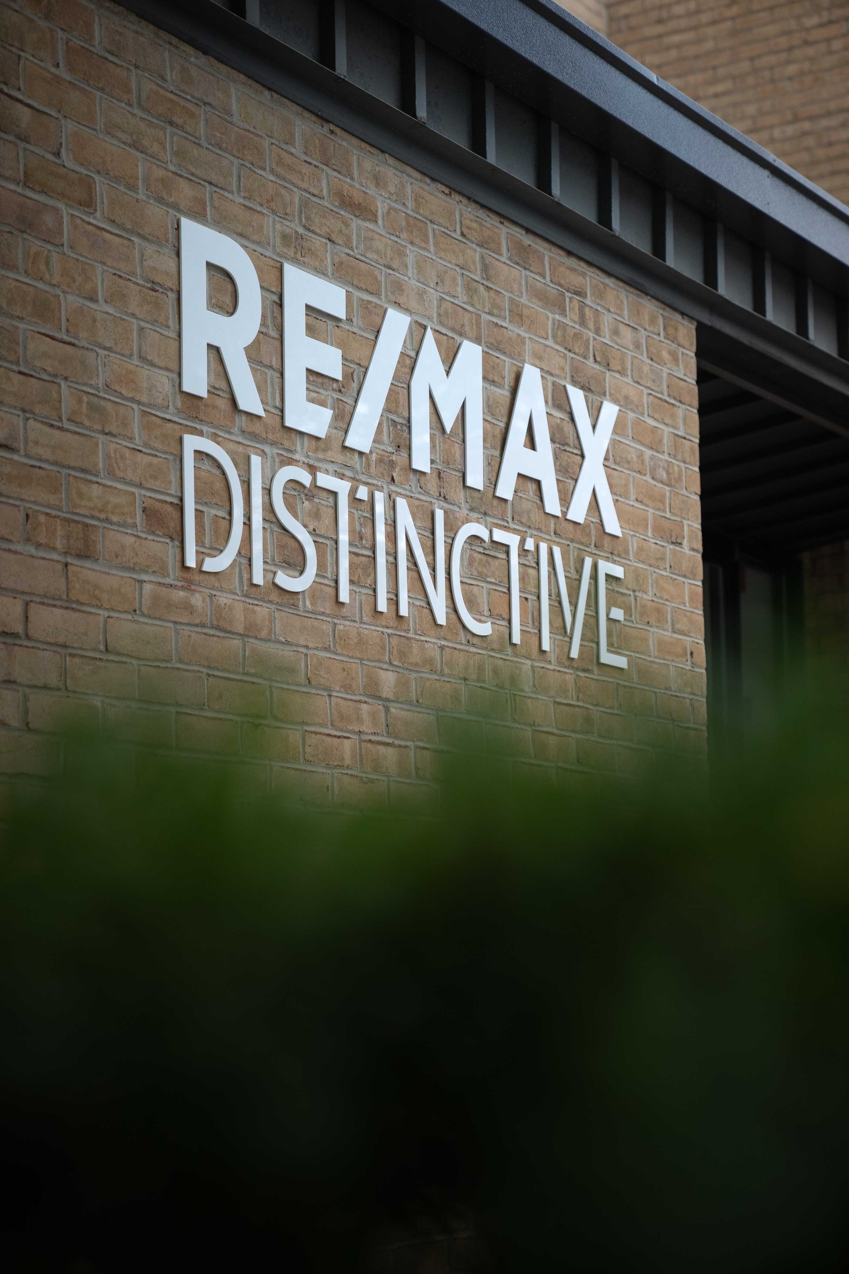 REMAX Distinctive front office